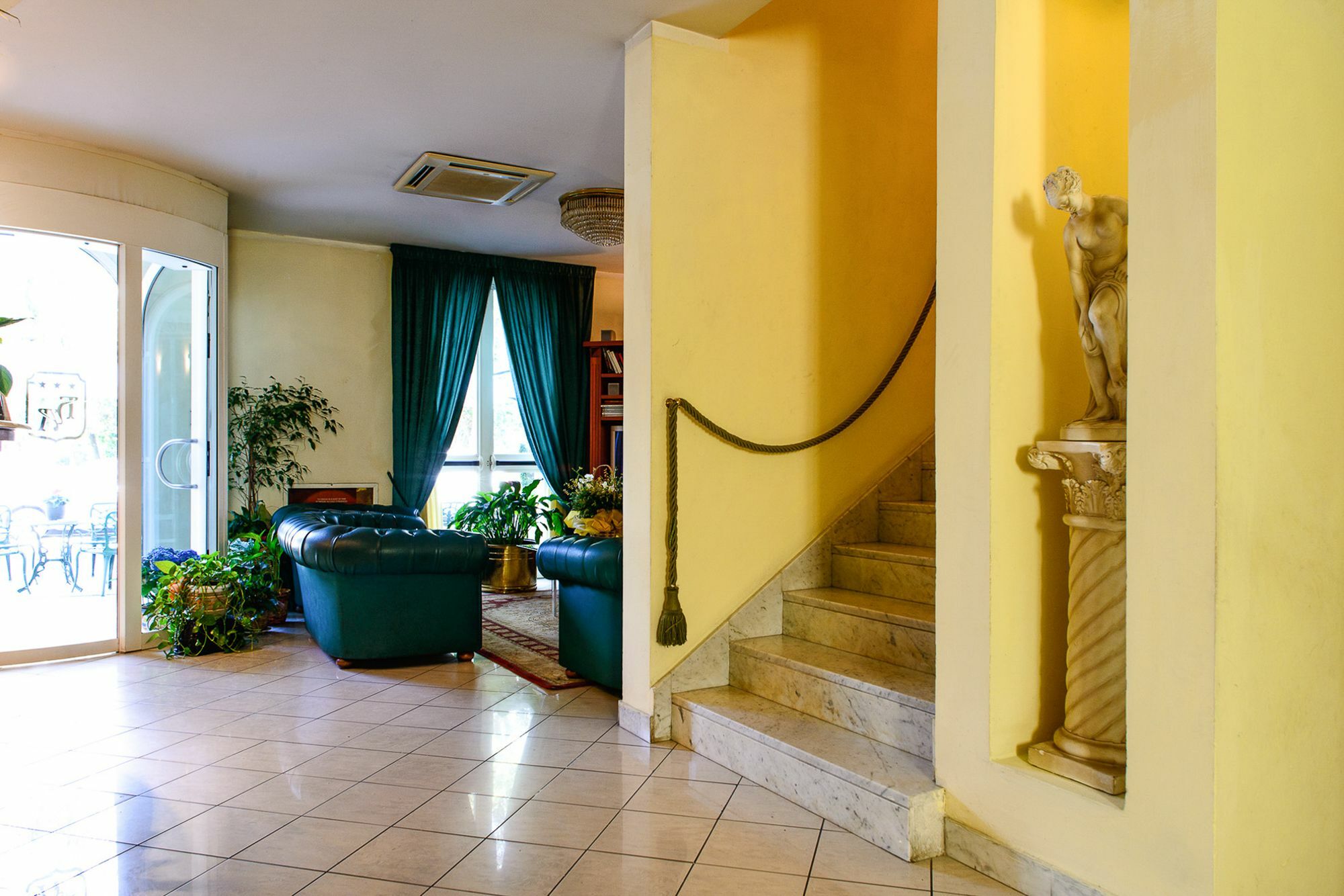 Hotel Villa Adriana Viareggio Extérieur photo