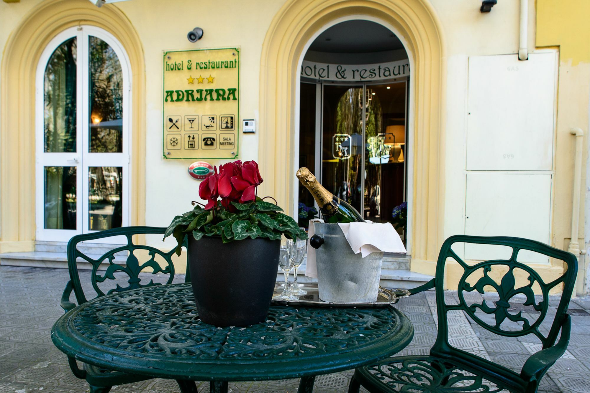 Hotel Villa Adriana Viareggio Extérieur photo